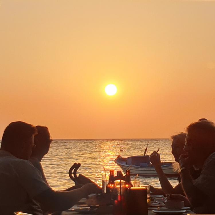 AKBUK MAVIŞEHIR NIGHT MARKET 